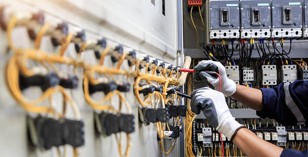 Professional Electrician technician working in Pierceton, IN